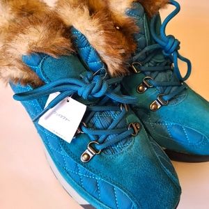 Blue shoes size 10 with faux fur
